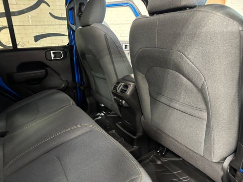 Used 2024 Jeep Wrangler Unlimited AWD/4WD image 18