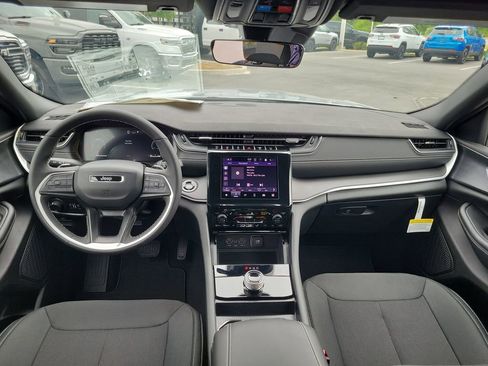 New 2026 Jeep Grand Cherokee L Laredo AWD/4WD image 22