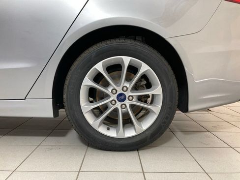 Used 2020 Ford Fusion SE FWD image 25