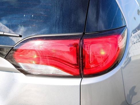 Used 2021 Chrysler Voyager L FWD image 10