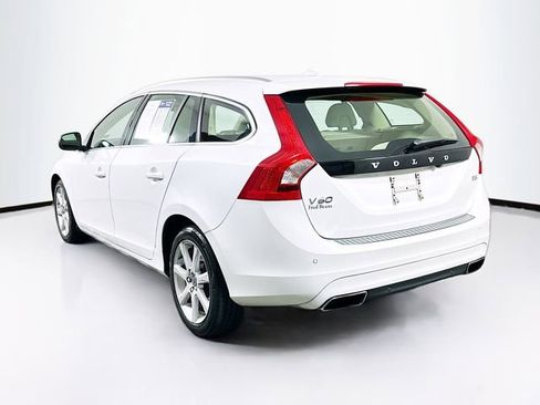 Used 2016 Volvo V60 T5 Platinum image 6