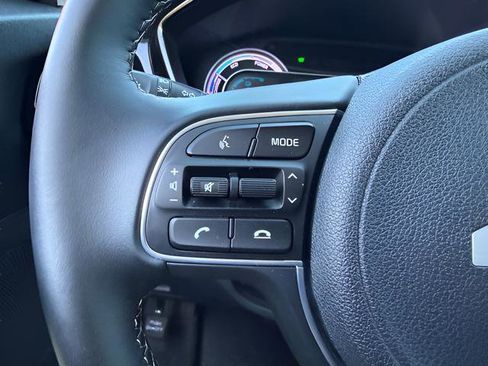 Used 2022 Kia Niro LXS FWD image 11