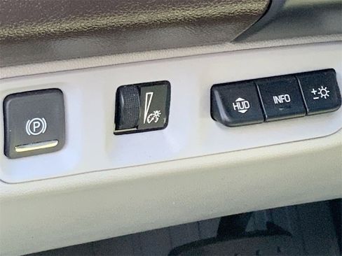 Used 2023 GMC Acadia SLT w/ Technology Package image 19