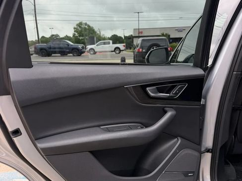 Used 2018 Audi Q7 3.0T Prestige AWD/4WD image 9