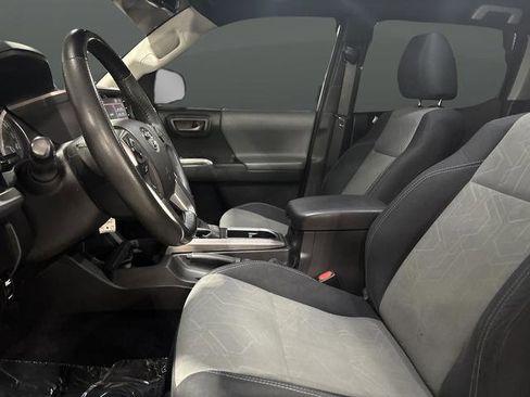 Used 2022 Toyota Tacoma SR5 image 4