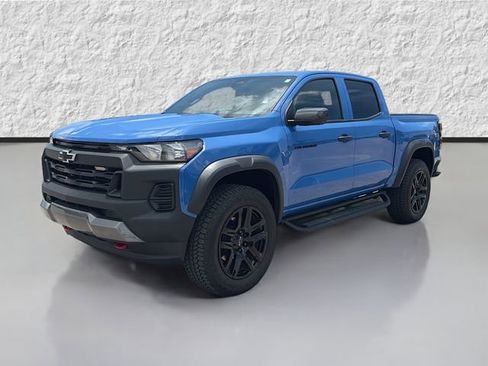 Used 2025 Chevrolet Colorado Trail Boss AWD/4WD image 7