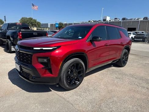 Used 2025 Chevrolet Traverse RS w/ LPO, Floor Liner Package FWD image 2