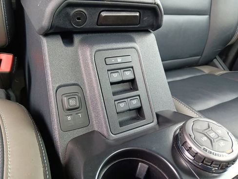 Used 2025 Ford Bronco Outer Banks AWD/4WD image 39