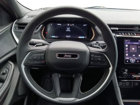 Used 2025 Jeep Grand Cherokee L Laredo RWD image 21
