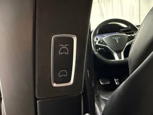 Used 2017 Tesla Model X 75D AWD/4WD image 28