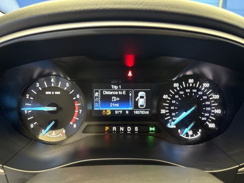 Used 2015 Ford Fusion SE w/ Equipment Group 201A FWD image 17