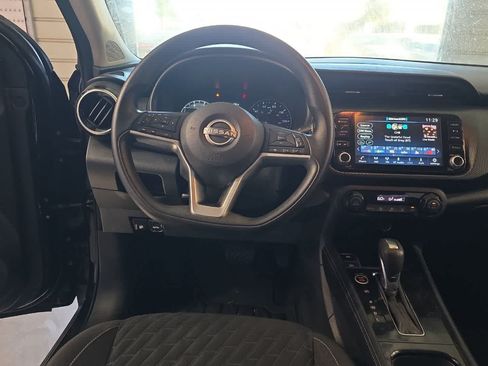 Used 2022 Nissan Kicks SV FWD image 16