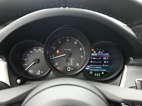 New 2026 Porsche Macan AWD/4WD image 16
