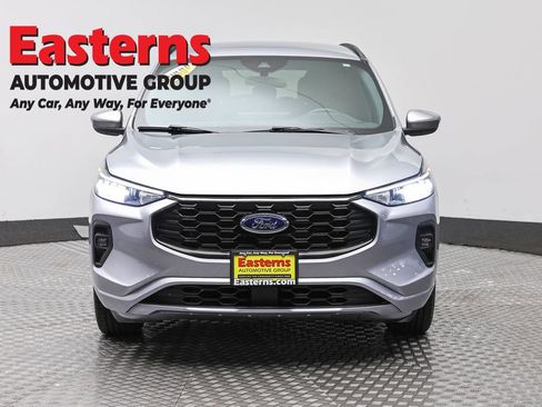Used 2023 Ford Escape ST-Line Select w/ Tech Pack #1 AWD/4WD image 2