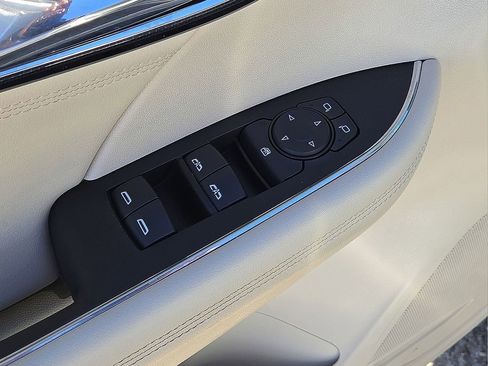 Used 2023 Buick Envision Preferred image 22