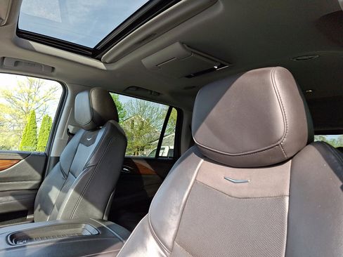 Used 2020 Cadillac Escalade Premium Luxury AWD/4WD image 24