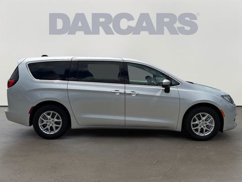Used 2023 Chrysler Voyager LX FWD image 8