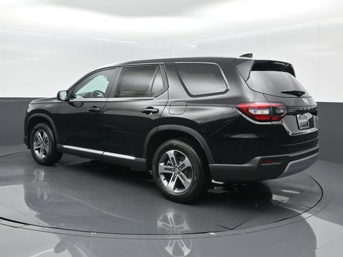 Used 2025 Honda Pilot EX-L image 6