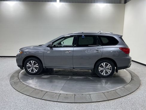 Used 2020 Nissan Pathfinder S image 8