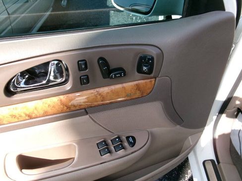 Used 1998 Lincoln Continental FWD image 6