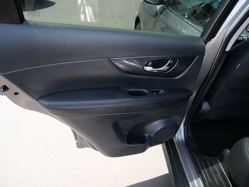 Used 2018 Nissan Rogue SV FWD image 17