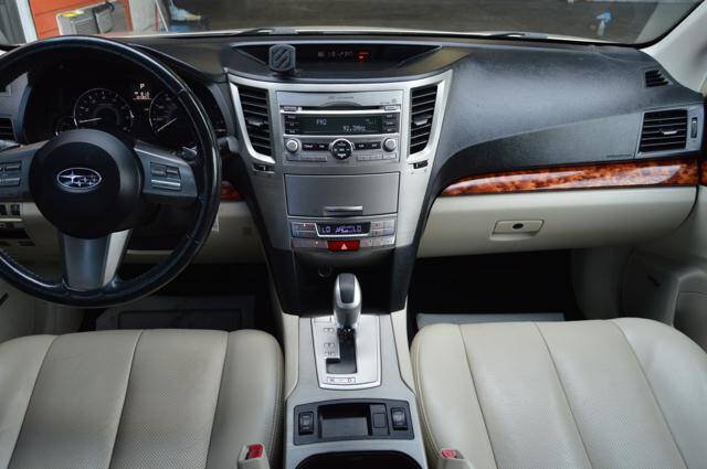 Used 2010 Subaru Outback 2.5i Limited AWD/4WD image 20