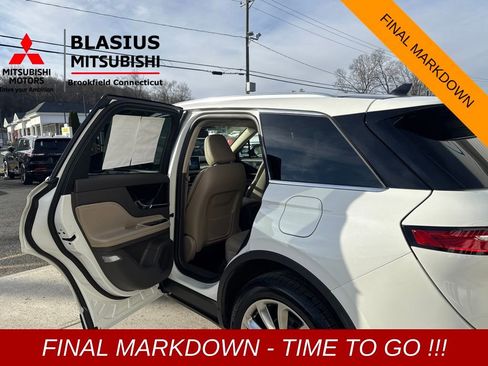 Used 2022 Lincoln Corsair AWD w/ Premium Package image 19