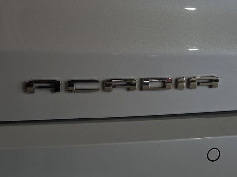 Used 2023 GMC Acadia Denali w/ Denali Ultimate Package FWD image 12