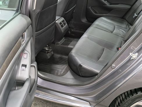 Used 2018 Honda Accord Touring image 18