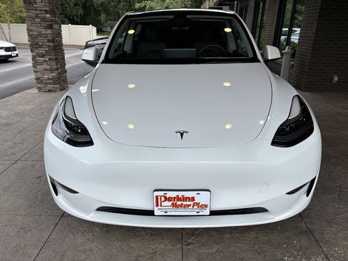 Used 2023 Tesla Model Y Long Range AWD/4WD image 3