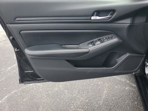 Used 2024 Nissan Altima 2.5 SV image 8