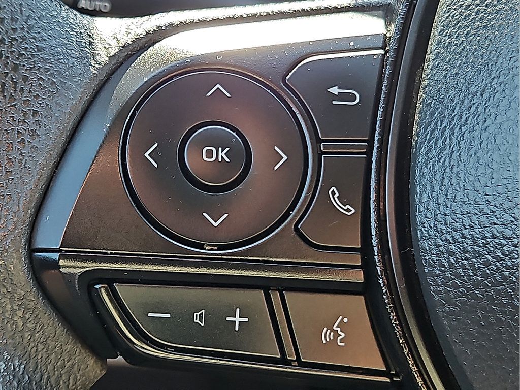 Used 2025 Toyota RAV4 XLE FWD image 23