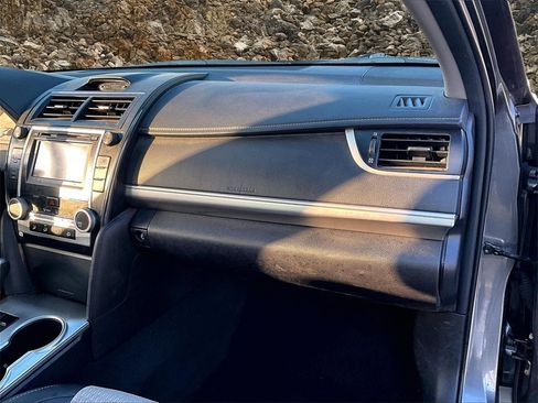 Used 2014 Toyota Camry SE image 8