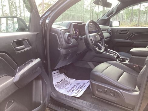 Used 2025 Chevrolet Colorado Trail Boss image 9