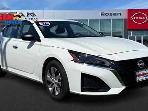 Certified 2025 Nissan Altima 2.5 S FWD image 1
