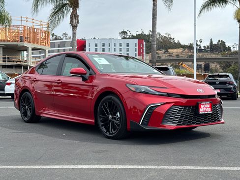 Used 2026 Toyota Camry SE FWD image 4