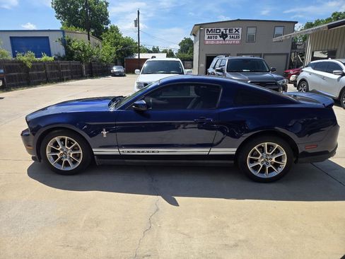 Used 2011 Ford Mustang Premium w/ 202A Rapid Spec Order Code RWD image 4