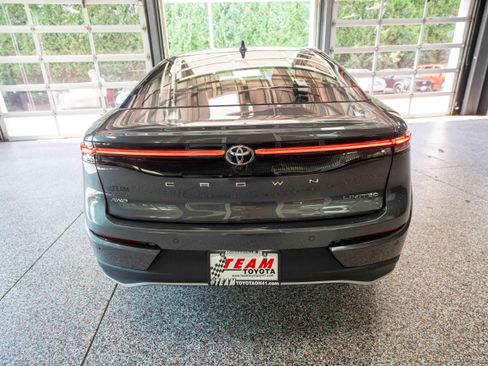 Used 2023 Toyota Crown AWD/4WD image 3