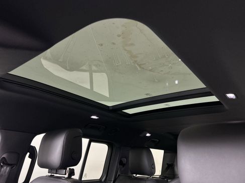 New 2025 Land Rover Defender 130 S image 9