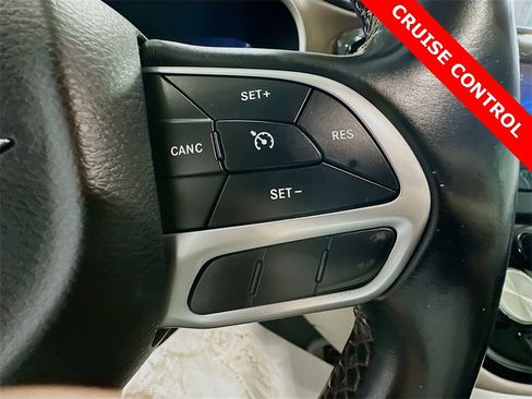 Used 2018 Chrysler Pacifica Touring-L image 34