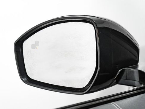 Used 2017 Land Rover Range Rover Evoque SE Premium image 38