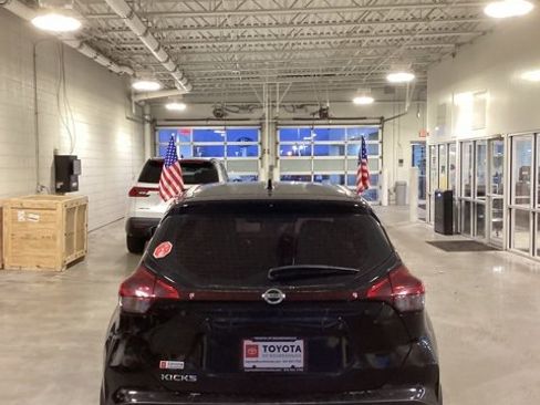 Used 2021 Nissan Kicks S image 10