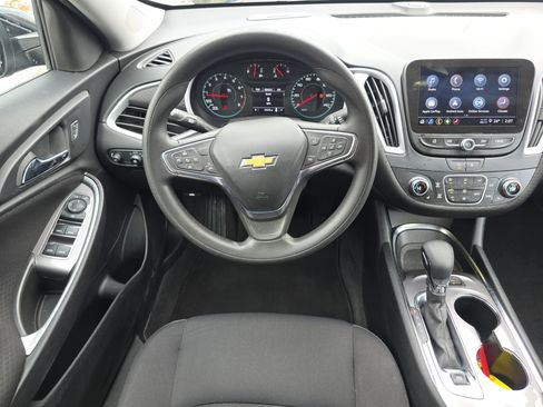 Used 2024 Chevrolet Malibu LT image 3