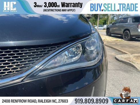 Used 2020 Chrysler Pacifica Limited FWD image 9