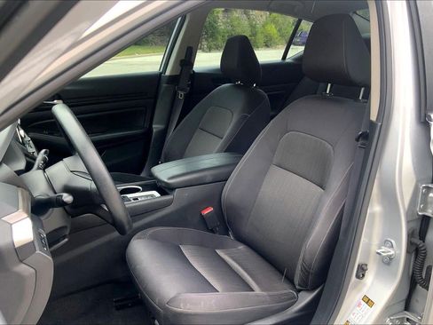 Used 2024 Nissan Altima 2.5 SV AWD/4WD image 23