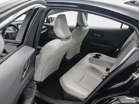 Used 2024 Toyota Prius XLE FWD image 17