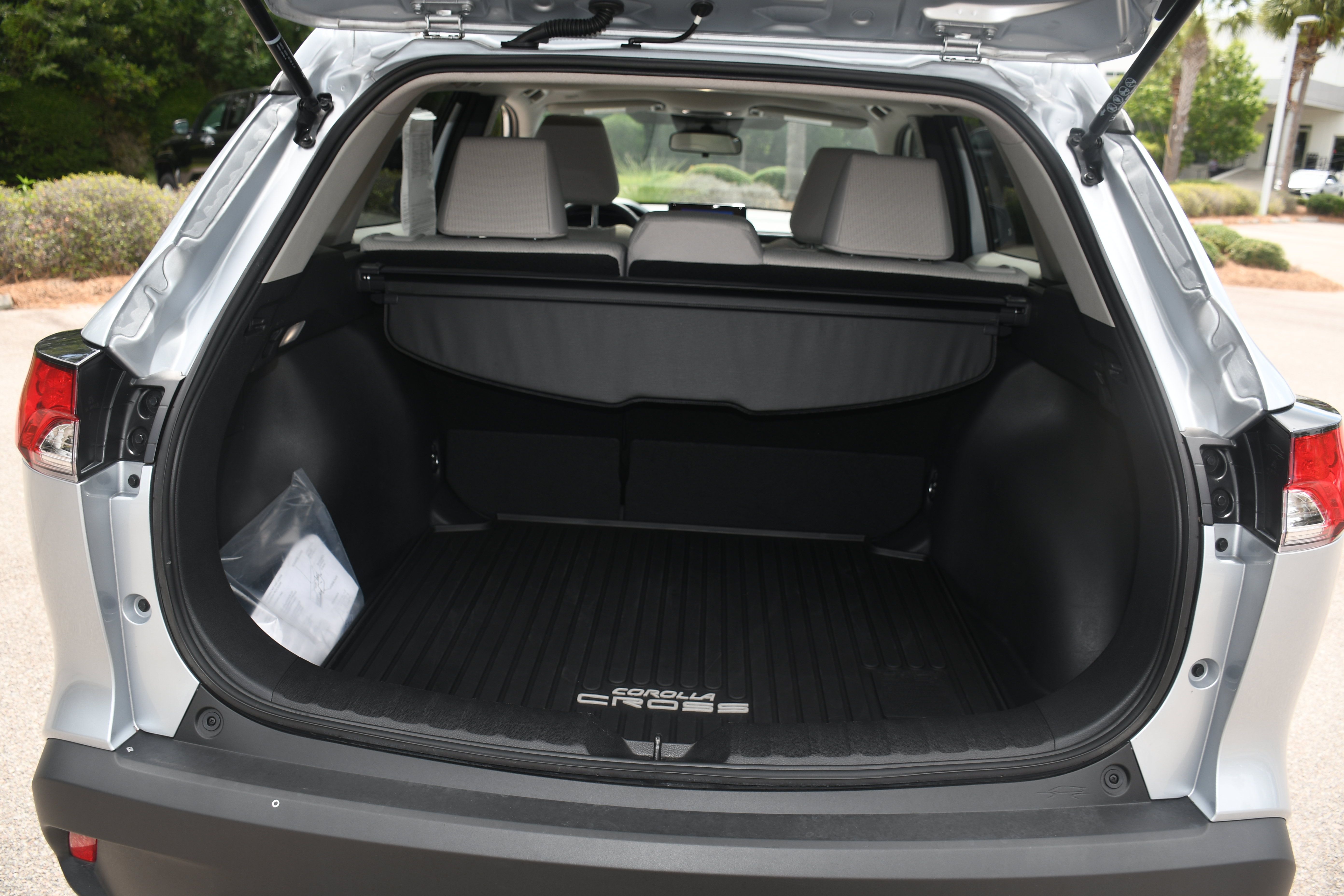 Certified 2025 Toyota Corolla Cross LE w/ Moonroof Package FWD image 17