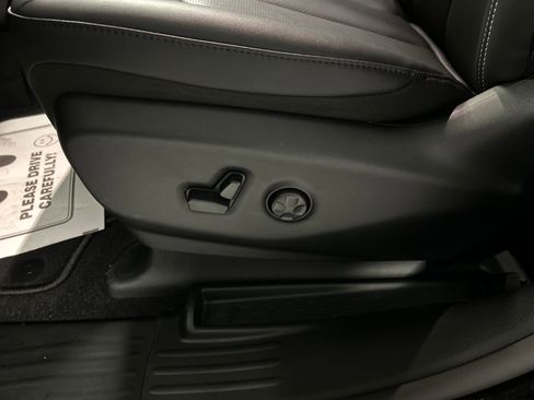 New 2026 Chrysler Voyager LX image 11