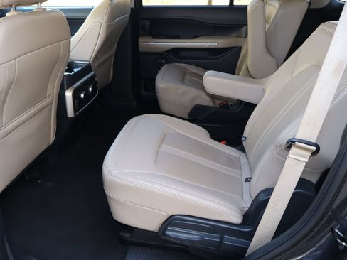Used 2024 Ford Expedition Limited AWD/4WD image 6