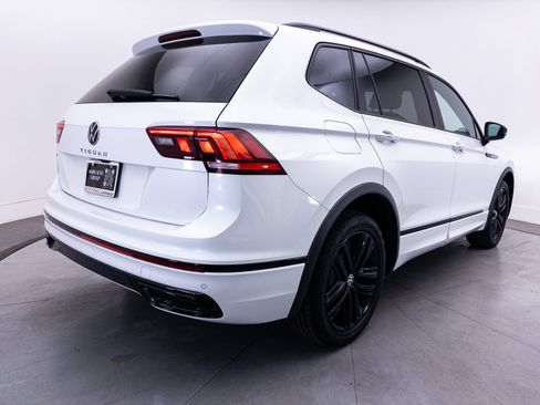 Used 2022 Volkswagen Tiguan SE R-Line FWD image 16